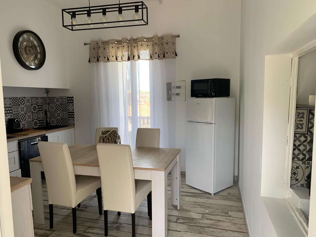 Les dahlias appartement 4 personnes Jacuzzi Barbecue Jardin arboré Climatisé Agde Esterno foto