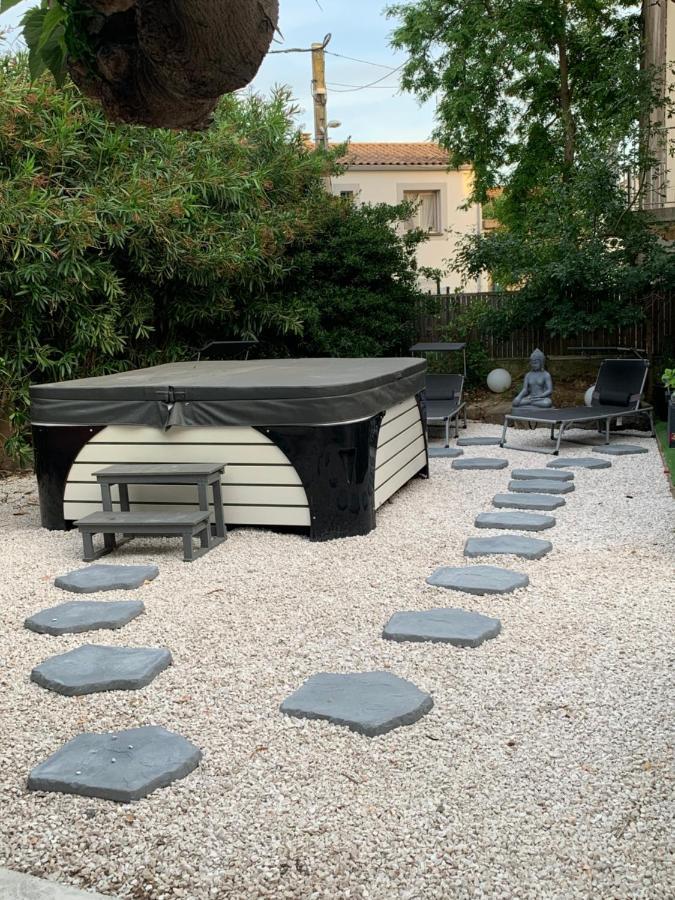 Les dahlias appartement 4 personnes Jacuzzi Barbecue Jardin arboré Climatisé Agde Esterno foto